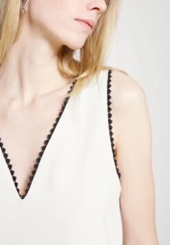 THE KOOPLES Top - Ecru 12 THE KOOPLES Top - Ecru -Havaianas Shop 09b94ba85d0f4993a6078dc6c1029f3e scaled