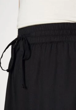 Vero Moda Petite Vmbumpy - Shorts - Black 9 Vero Moda Petite Vmbumpy - Shorts - Black -Havaianas Shop 24493396d5a84a0ebad1d5daafcae807 scaled