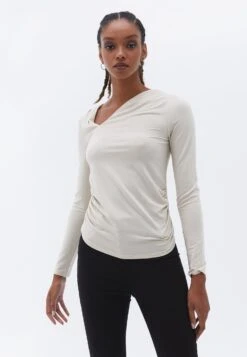 With Asymmetrical Collar - Blusa - Oatmeal