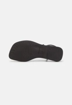 Vagabond Izzy - Sandalias De Dedo - Black 10 Vagabond Izzy - Sandalias De Dedo - Black -Havaianas Shop 5017d20c714f4f77ab7c80eba1015658 scaled