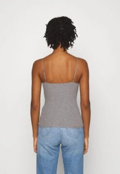 Hollister Co. 3 Pack - Top - White/Grey/Black -Havaianas Shop 826ec106d9ed4df6a617fed1b12808ac scaled