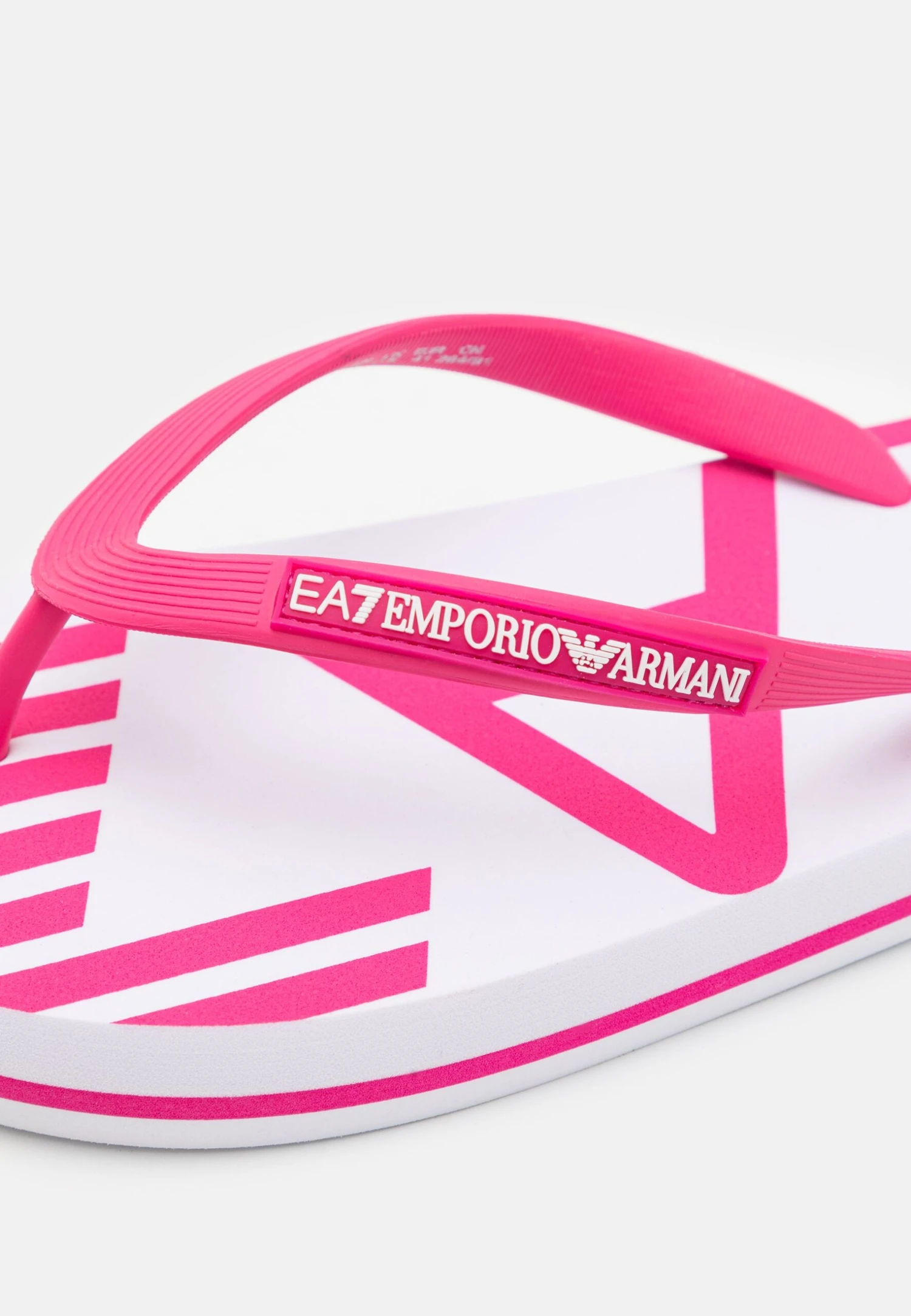 EA7 Emporio Armani Water Sports Oversize Logo Unisex - Sandalias De Dedo - White/Pink 3 EA7 Emporio Armani Water Sports Oversize Logo Unisex - Sandalias De Dedo - White/Pink - Imagen 3