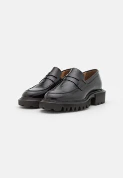 AllSaints Lola Loafer - Mocasines - Black 8 AllSaints Lola Loafer - Mocasines - Black -Havaianas Shop 9d646b1294f446ef961edbdf729d3f29 scaled