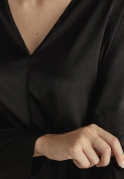 V-Ausschnitt- Blusa - Nero -Havaianas Shop 9eacbb68b5e549bfa3ec0e2777ac4331