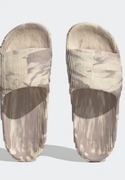 Adidas Originals Adilette 22 Unisex - Chanclas De Baño - Sand Strata/Taupe/Core Black -Havaianas Shop bf8f87d36ea240e7bd70e4b16e0026b8 scaled