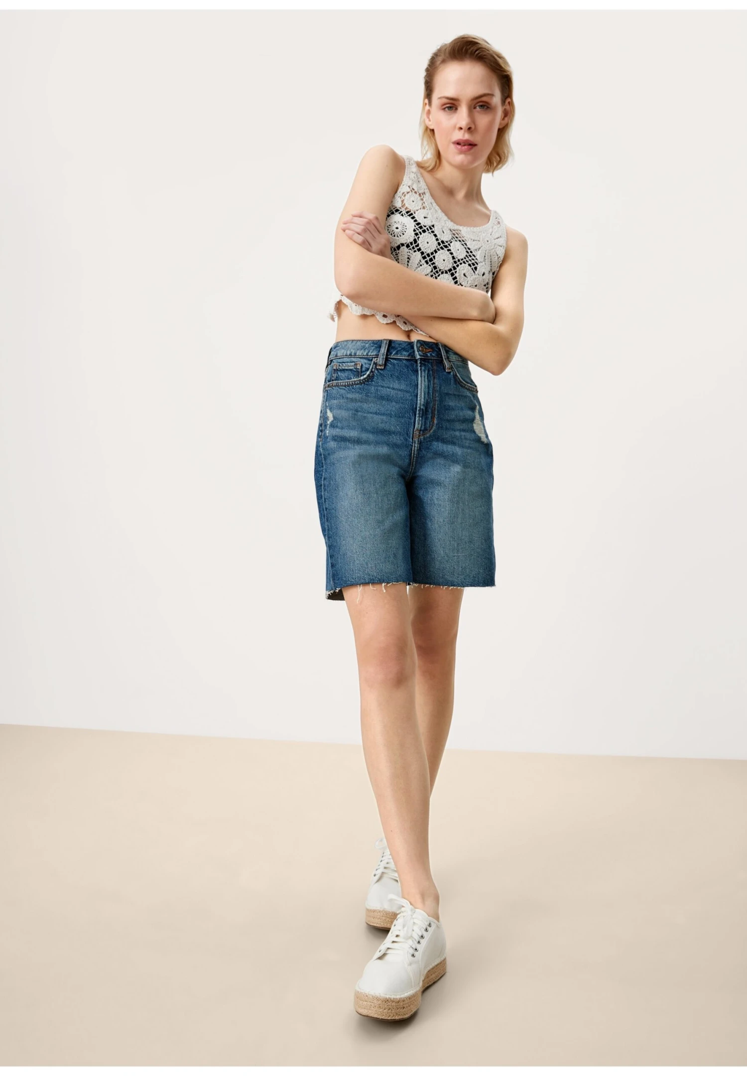 QS By S.Oliver Bermuda DeMom Fit - Shorts Vaqueros - Blue Stretched Den 2 QS By S.Oliver Bermuda DeMom Fit - Shorts Vaqueros - Blue Stretched Den - Imagen 2