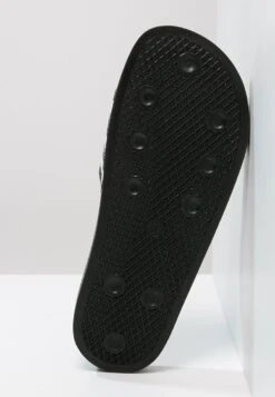 Adidas Originals Adilette Unisex - Sandalias Planas - Black/White -Havaianas Shop f15cc37f92de4de7a4a1392661518046